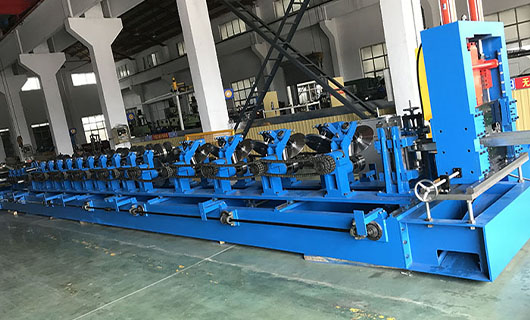 CZ型钢设备主要由哪些部分组成？