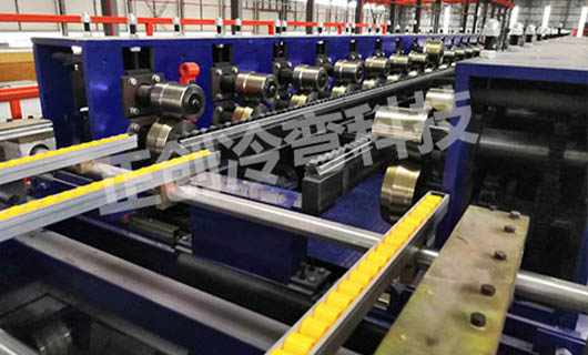 如何根据产品选择适合的PU成型机型号？