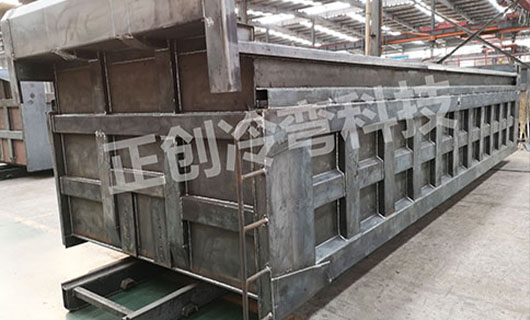 当前车厢板设备技术发展的主要方向是什么？