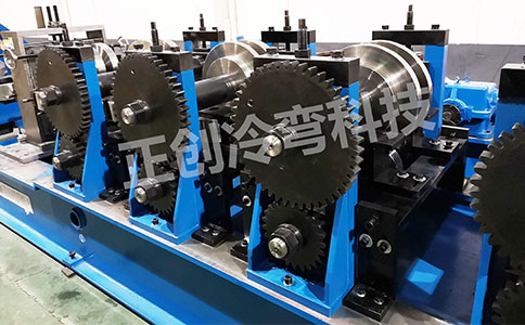 汽车车厢板冷弯成型设备