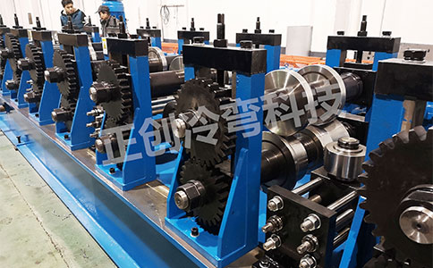 重型车厢板成型设备